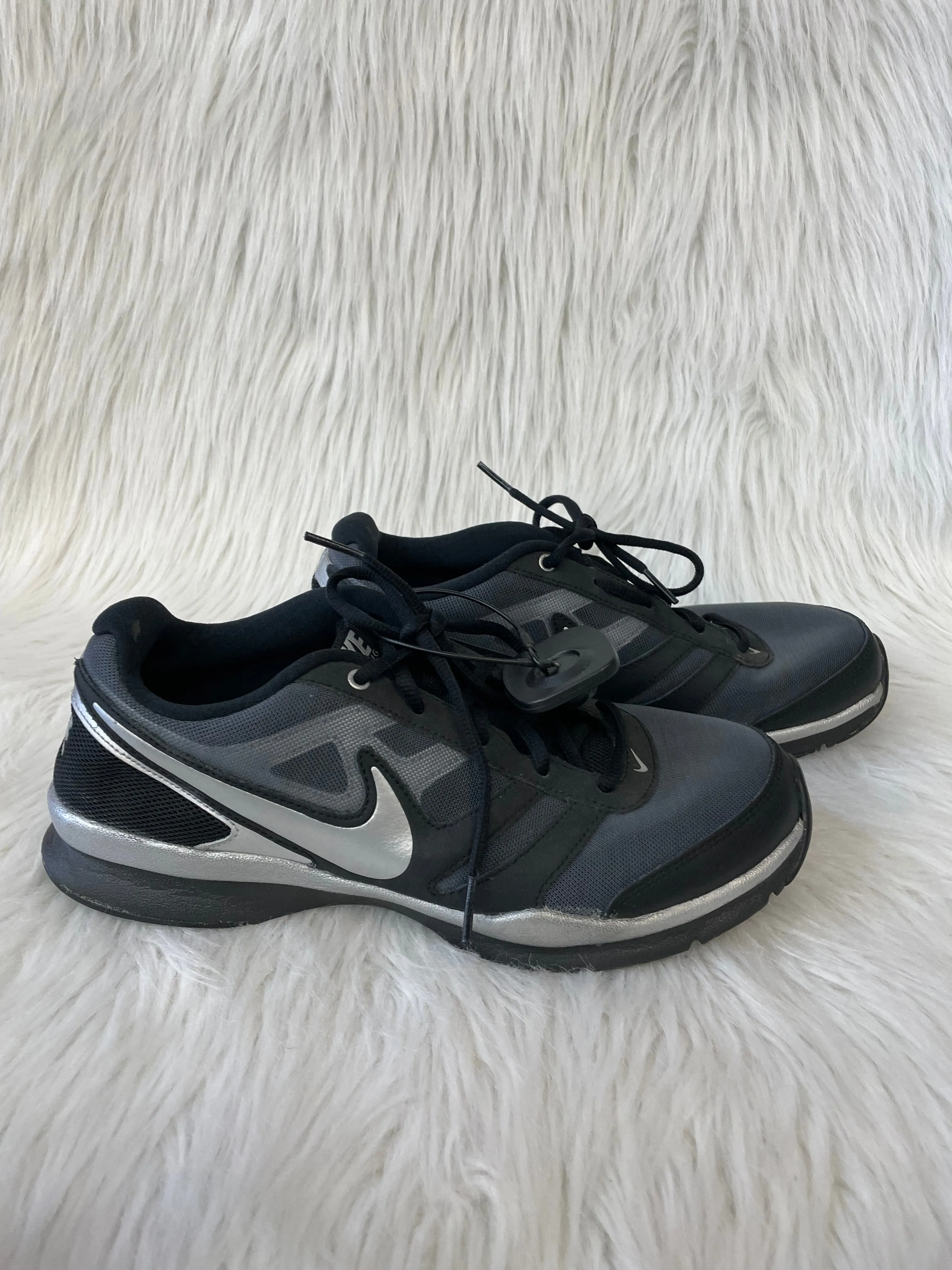 Black Shoes Athletic Nike, Size 10