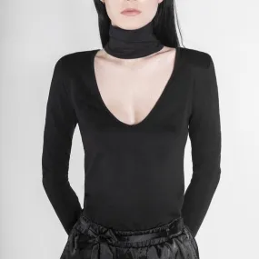 TURTLE CHOKER DEEP-V TOP by Meche The Label